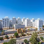 Karol Vaz 4 *